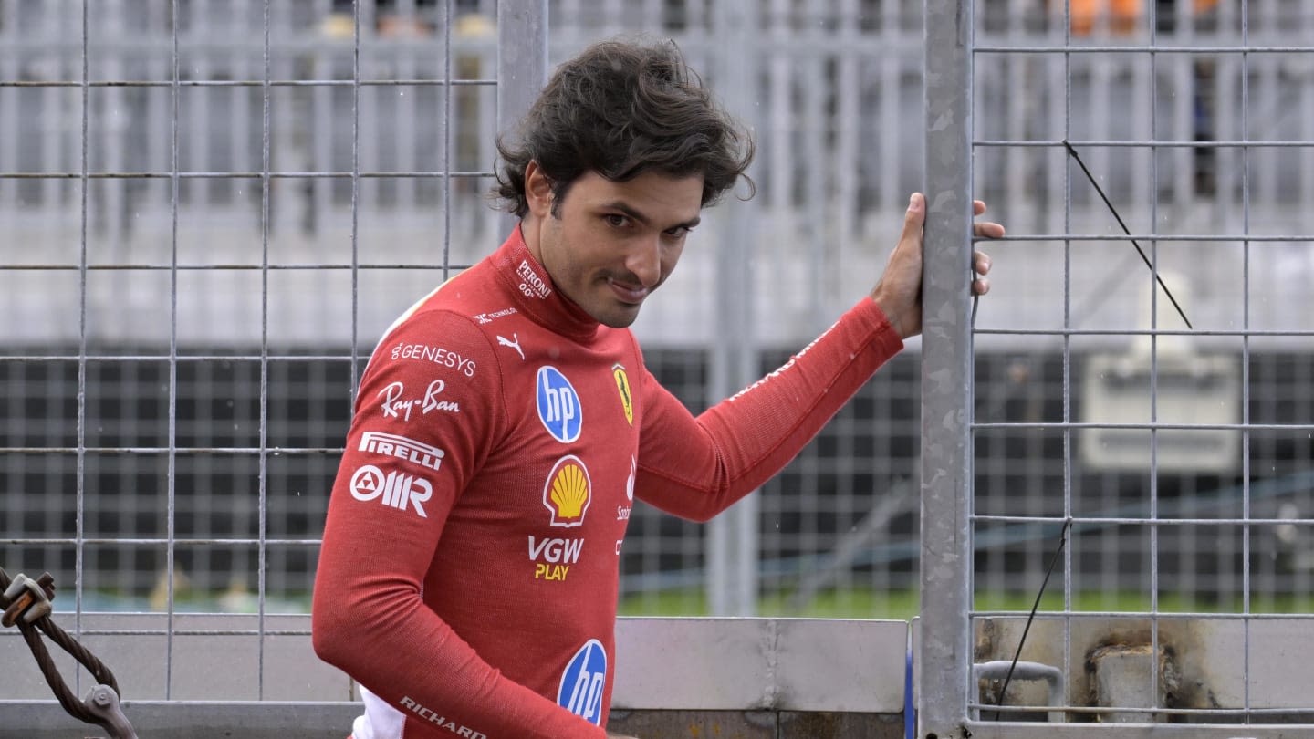 F1 Rumor: Carlos Sainz Delays Contract Talks For Potential Opening