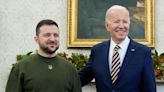 Zelenski habla con Biden por primera vez desde la aprobación de ayuda del Congreso - El Diario NY