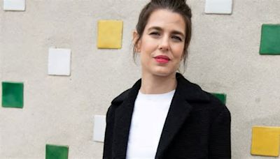 Carlota Casiraghi luce las merceditas negras favoritas de las francesas en Marsella