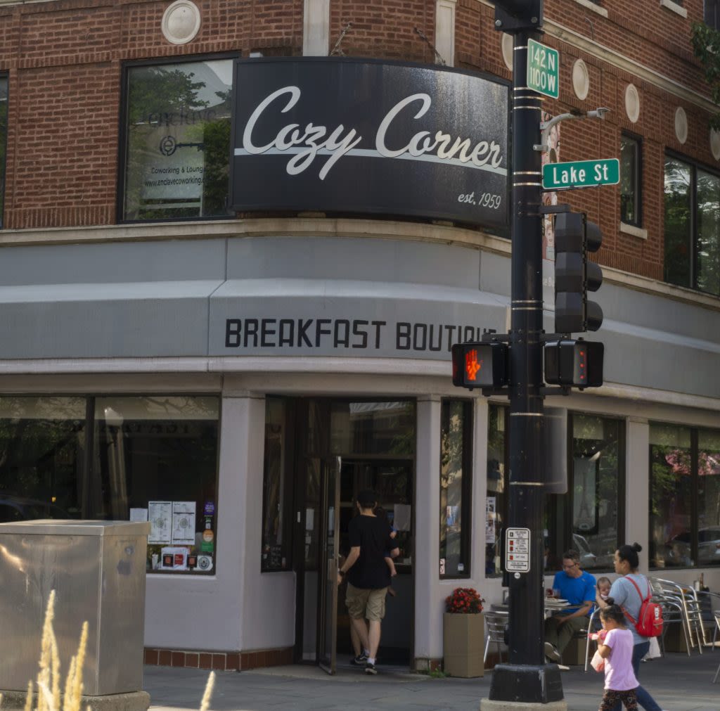 After 65 years in Oak Park, Cozy Corner restaurant closes, forced out by giant rent increase