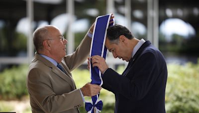 Brasília Hoje: Barroso diz que Brasil vive 'estabilização democrática' ao receber homenagem do Itamaraty