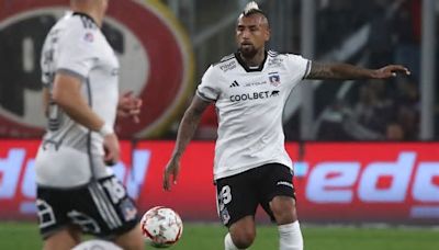 Arturo Vidal postula al peor tiro de esquina y los hinchas se burlan del horrible córner del King