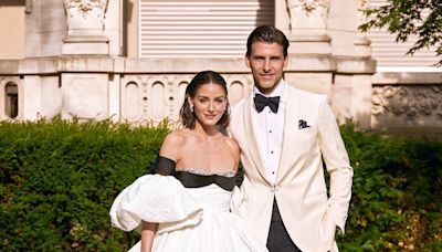 Olivia Palermo comparte con ¡HOLA! la espectacular celebración de su décimo aniversario de boda con Johannes Huebl