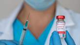 Llegan a Colombia 1.8 millones de dosis de vacuna actualizada de Moderna contra COVID-19