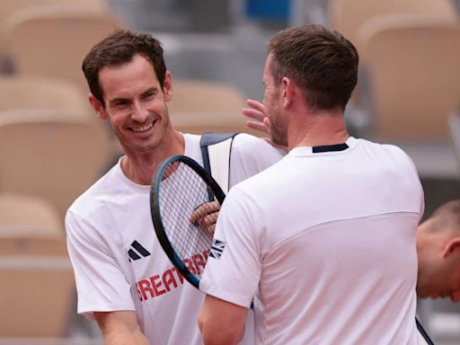 Humble Andy Murray's amazing gesture to local youngsters on return to home town