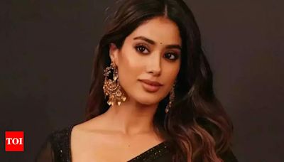 Janhvi Kapoor reveals how paparazzi stopped clicking her pictures from behind: 'They are forced to listen to me' | Hindi Movie News - Times of India
