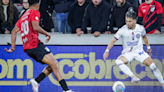 Biel dá assistência e marca gol em primeira partida como titular no Brasileirão desta temporada