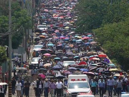 Cientos de maestros de la CNTE inician paro y plantón en Oaxaca