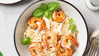 Spaghettis aux crevettes : la recette express et la technique pour une sauce onctueuse