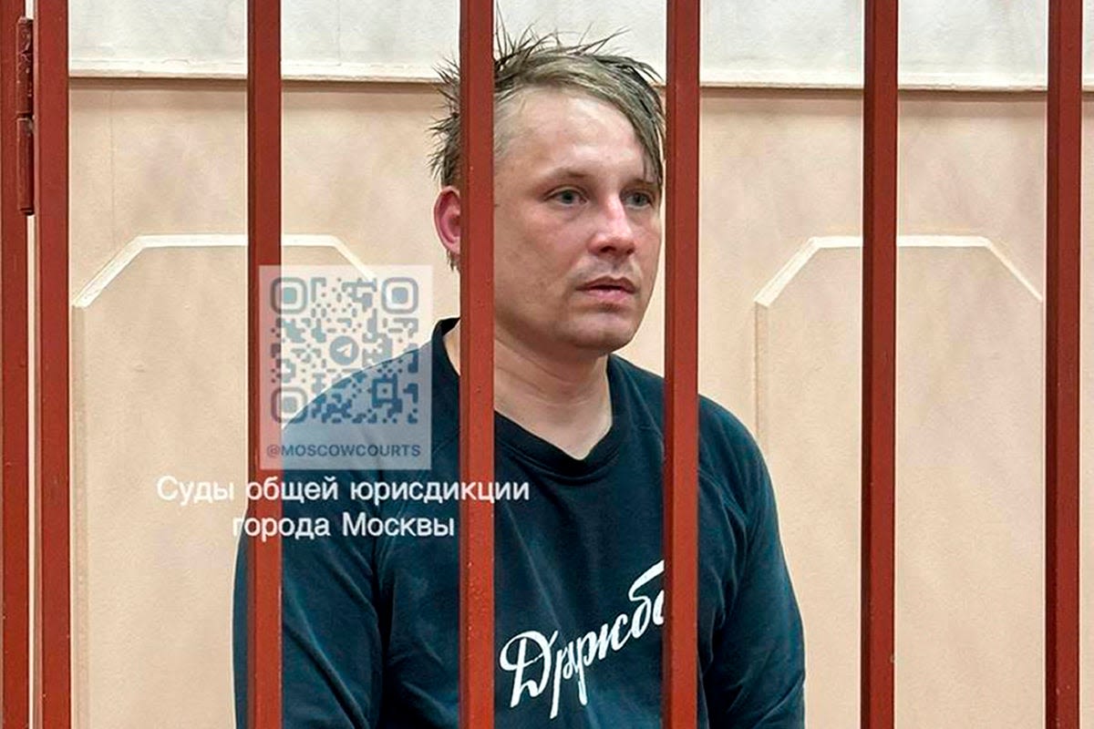 Russia jails two journalists for ‘working with Alexei Navalny group’