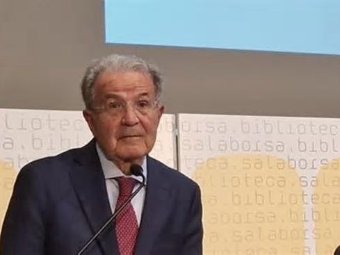 Bologna, Prodi riceve l'Archiginnasio d'Oro e ricorda Suviana