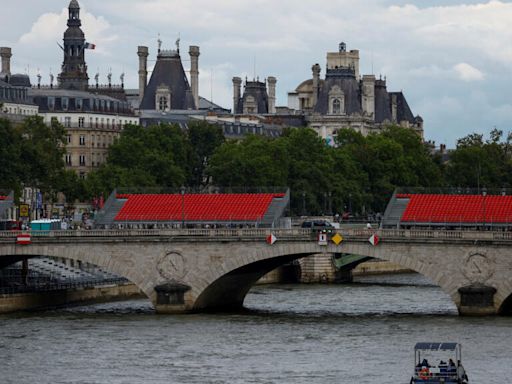 French sports minister swims in Seine in splashy boost for Paris Olympics organisers