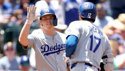 Dodgers vencen a Rockies con HRs de Ohtani, Smith y Freeman