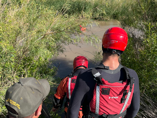 Water rescue crew pull 7 people out of the Rio Grande in Sunland Park - KVIA