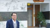 Chinese scientist who published first sequence of COVID virus protests after being evicted from lab