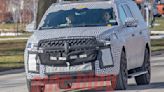 2025 Lincoln Navigator caught with overhauled styling in new spy photos