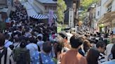 日本黃金周《灌籃高手》聖地擠爆 居民怨：江之島要沉了