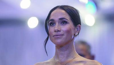 Este vestido, favorito de famosas como Meghan Markle, cuesta menos de $200