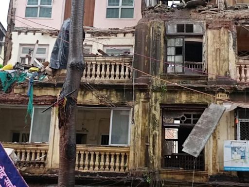 Woman dead, three injured after part of building's balcony collapses in Mumbai