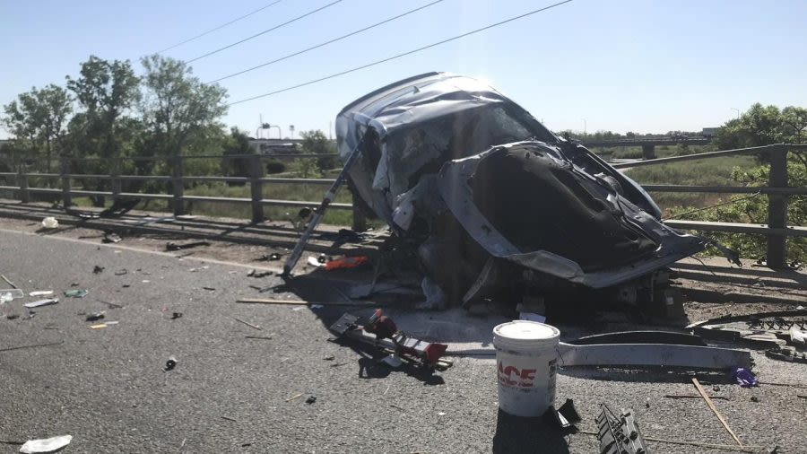 1 dead, 1 in critical condition after Commerce City crash
