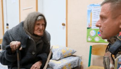 死都不當俄國人！98歲烏克蘭老婦徒步走10公里離開俄國占領區