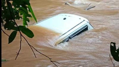 Two men escape after car plunges into river in Kerala’s Kasaragod