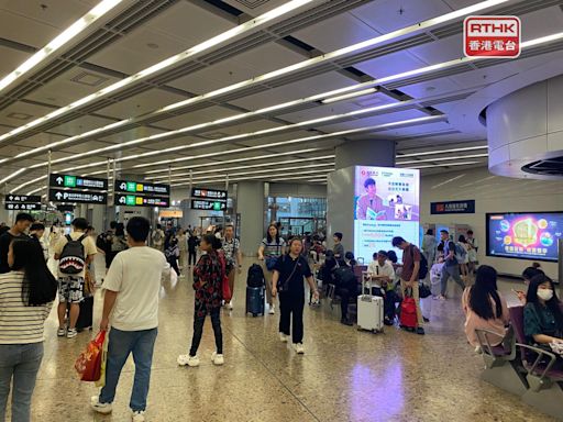 深圳灣口岸早上大批旅客抵港候車 西九龍高鐵站人潮不算多 - RTHK