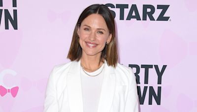 Jennifer Garner wore this sweatshirt to bake morning muffins, and it's so comfy you'll want to wear it everywhere