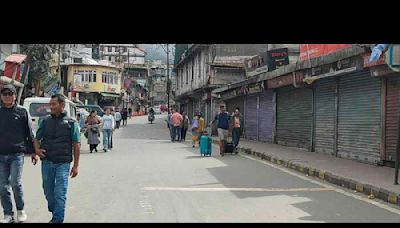 Darjeeling: Flash strike by tea unions leaves hundreds of tourists stranded