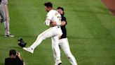 Late rally lifts Pirates to 7-6 win over Giants