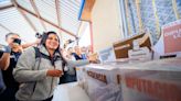 Alcaldesa de Tijuana, Montserrat Caballero acude a votar