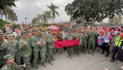 百年首次！粉紅超跑停駕大埔營區 國軍弟兄高喊「媽祖我愛妳」