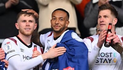 La reacción de la prensa y las felicitaciones a Nathaniel Mendez-Laing por ascender en Inglaterra