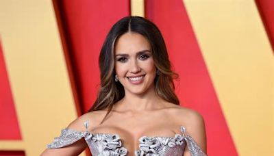 Jessica Alba celebrates her birthday with an all-women mariachi band