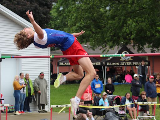 Mapleton, Black River churn out multiple regional qualifiers at district track meet