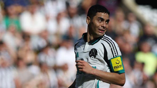 Charlotte FC in talks to sign Newcastle's Almiron