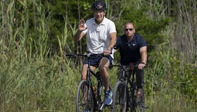 Aparición pública por sorpresa de Joe Biden en bicicleta paseando por Delaware, Estados Unidos