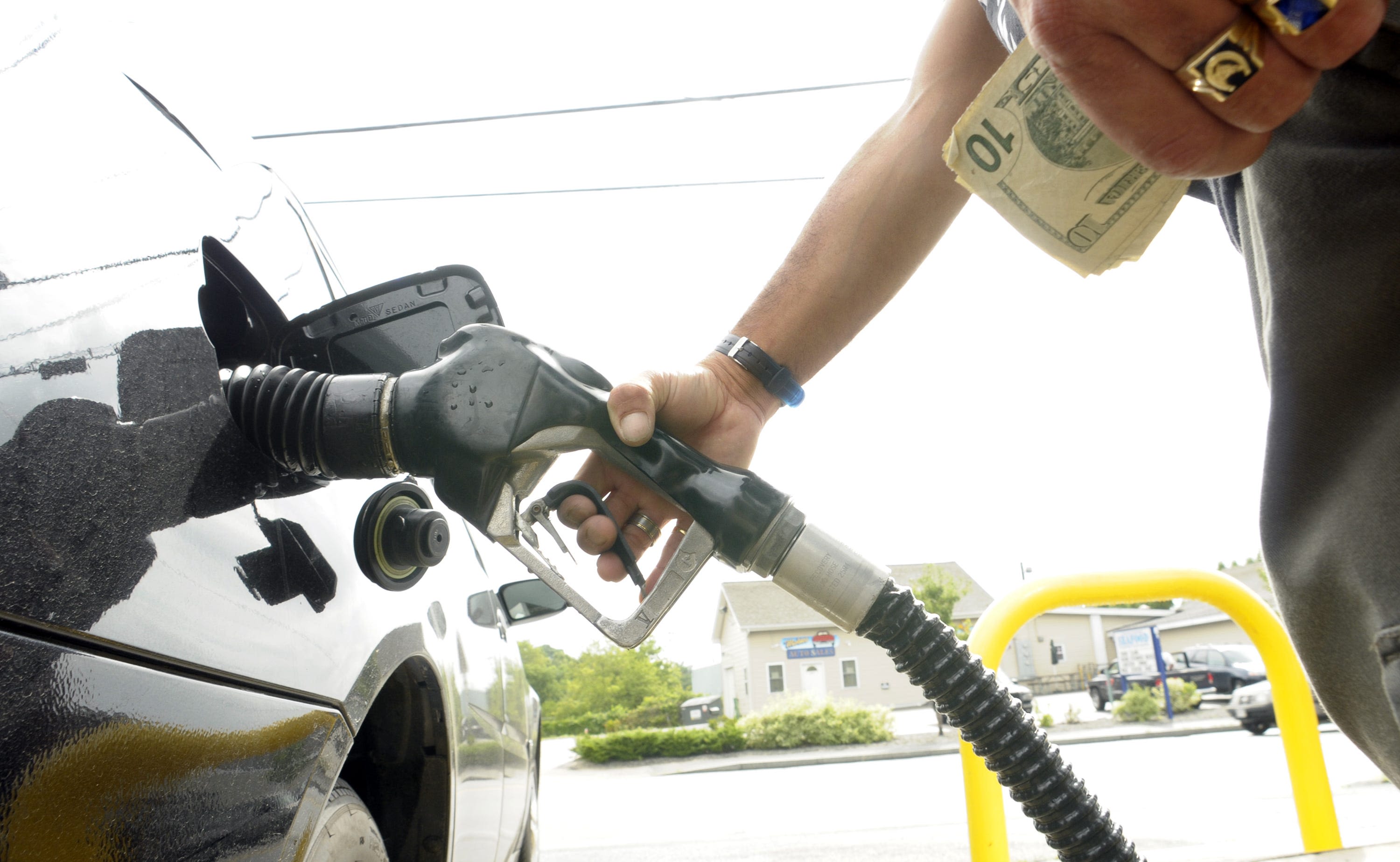 Mass. gas prices currently under national average, but expected to rise this summer