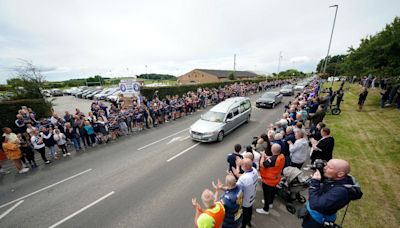 Hundreds line streets to pay respects to rugby legend Rob Burrow