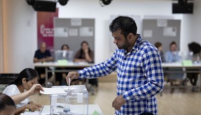 Las dos caras del 12M en Barcelona: el barrio con mayoría de extranjeros que frenó a Vox y el que se pasó de Junts al PP