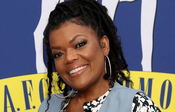 TVLine Items: Yvette Nicole Brown Visits Frasier, Walking With Dinosaurs Returns and More