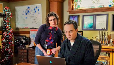 See Jim Parsons and Mayim Bialik Reunite in 'Young Sheldon' Finale Pic