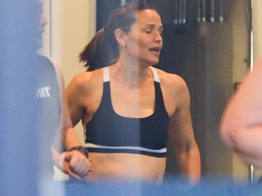 Jennifer Garner rocks a sports bra as she hits the gym