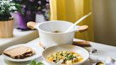 Sopa minestrone de verano: una sopa nutritiva (y repleta de verduras)