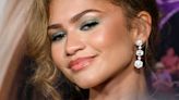 Bolsa que revisita códigos dos anos 90 é a nova queridinha de Zendaya