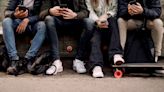 Los adolescentes sienten menos apoyo emocional del que sus padres creen que reciben, según un nuevo informe