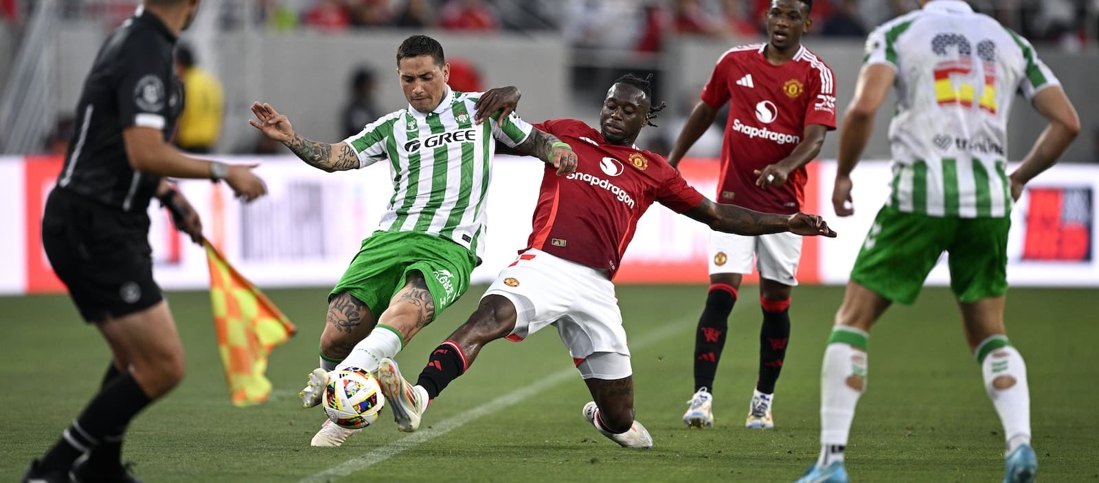 Aaron Wan-Bissaka’s move to West Ham in danger of collapsing, Man United could miss out on Noussair Mazraoui