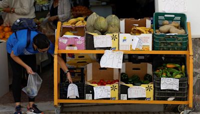 El crecimiento de la actividad de los servicios en España se ralentiza, según el PMI