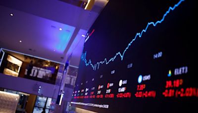 Ibovespa hesita pressionado por ações ligadas a commodities Por Reuters