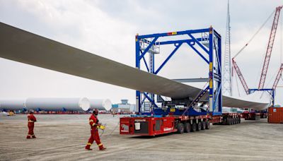 A Giant Offshore Wind Turbine Blade Breaks, Prompting Beach Closures